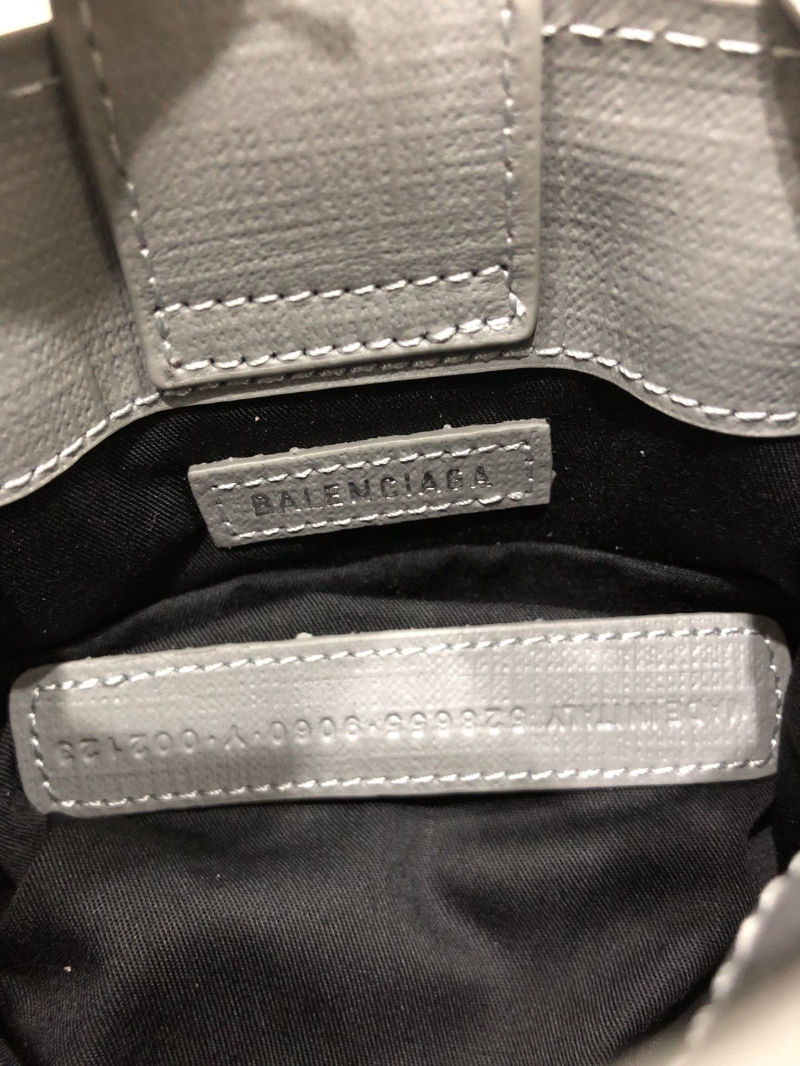 Ba1en*iaga shopping bags